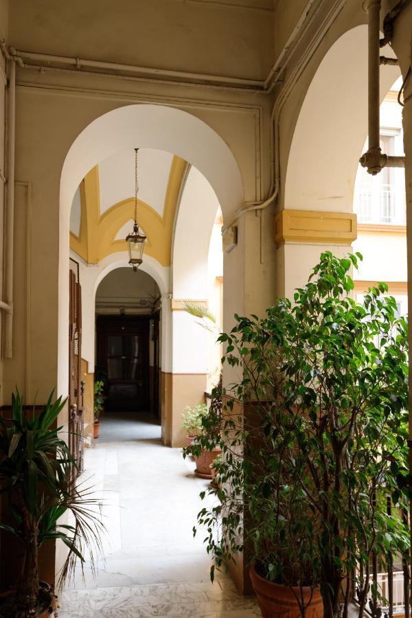 Duomo 77 - In The Heart Of The Historical Center By Elite Villas Napoli Bagian luar foto