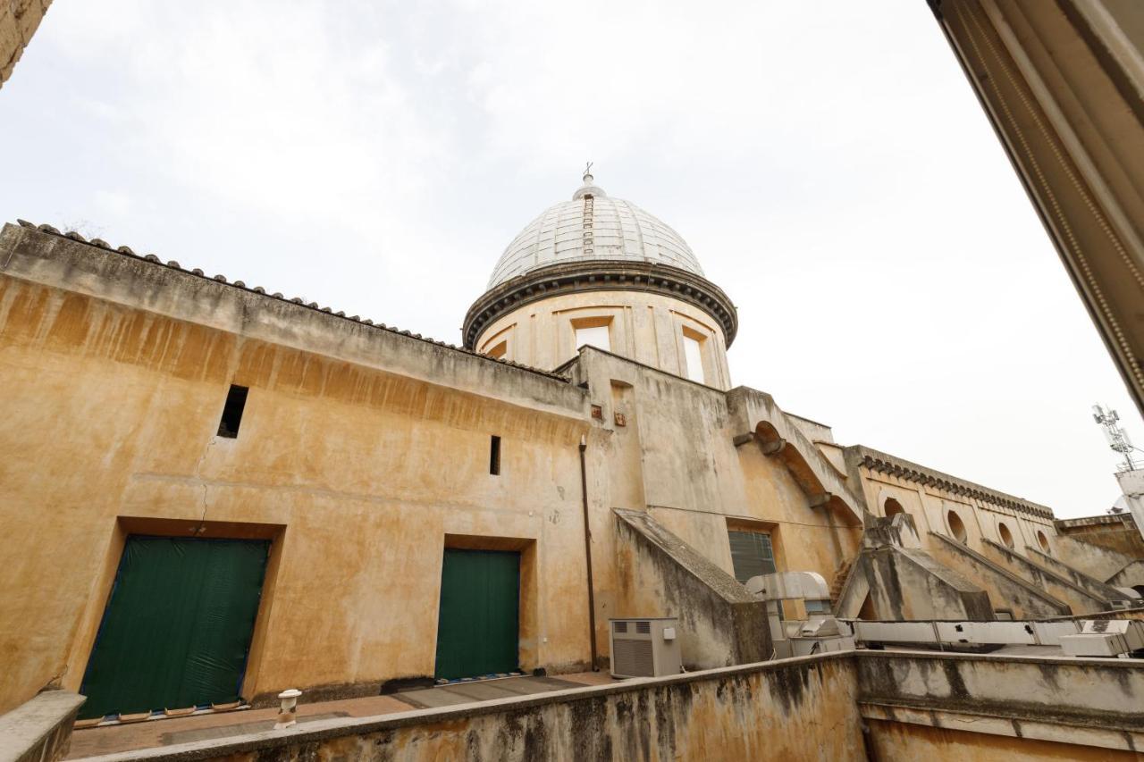 Duomo 77 - In The Heart Of The Historical Center By Elite Villas Napoli Bagian luar foto